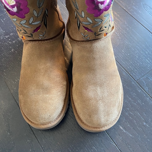 UGG Juliette Classic Tall Boot Womens 9 Chestnut Brown Suede Floral Embroidery - Picture 4 of 11